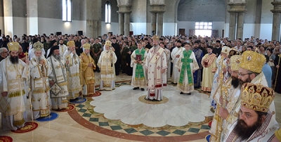 Свечано устоличен владика Исихије